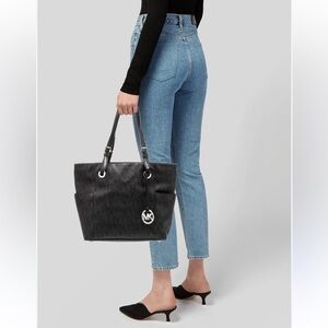 Michael Kors Jet Set Monogram Signature Logo Tote - Black leather